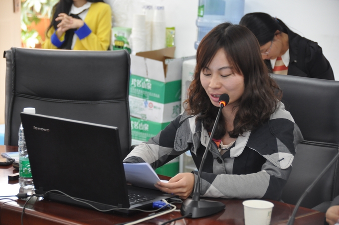 学校团委书记黄晶老师发言