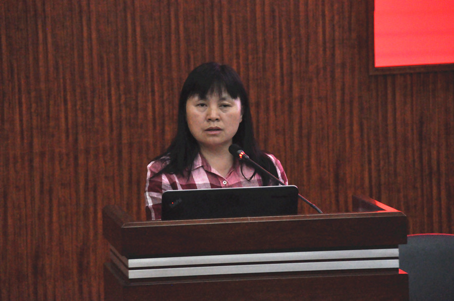 谭亚岚副校长作为理科组评委发言观看活动视频李莉华校长进行活动总结